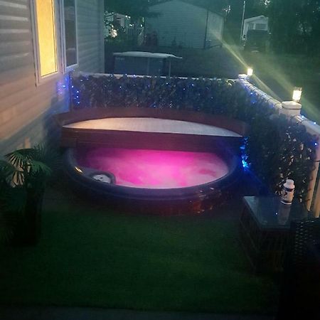 3 Bedroom Caravan With Hot Tub Tattershall Lakes Esterno foto