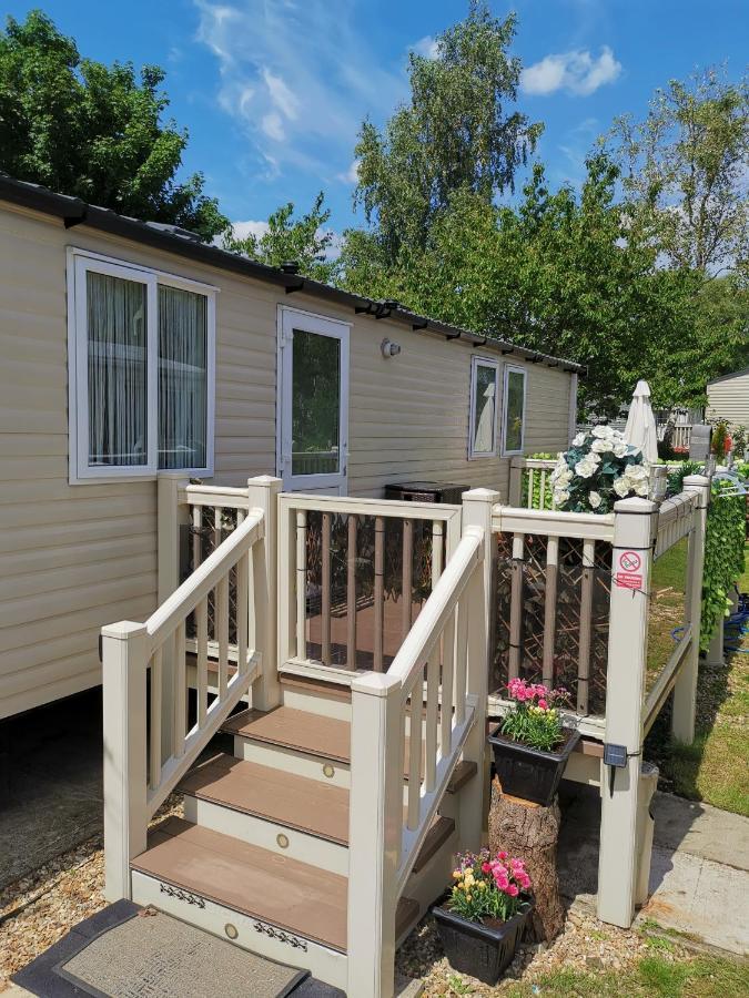 3 Bedroom Caravan With Hot Tub Tattershall Lakes Esterno foto