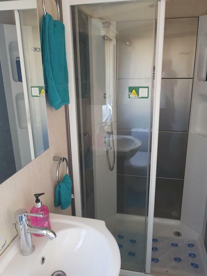 3 Bedroom Caravan With Hot Tub Tattershall Lakes Esterno foto